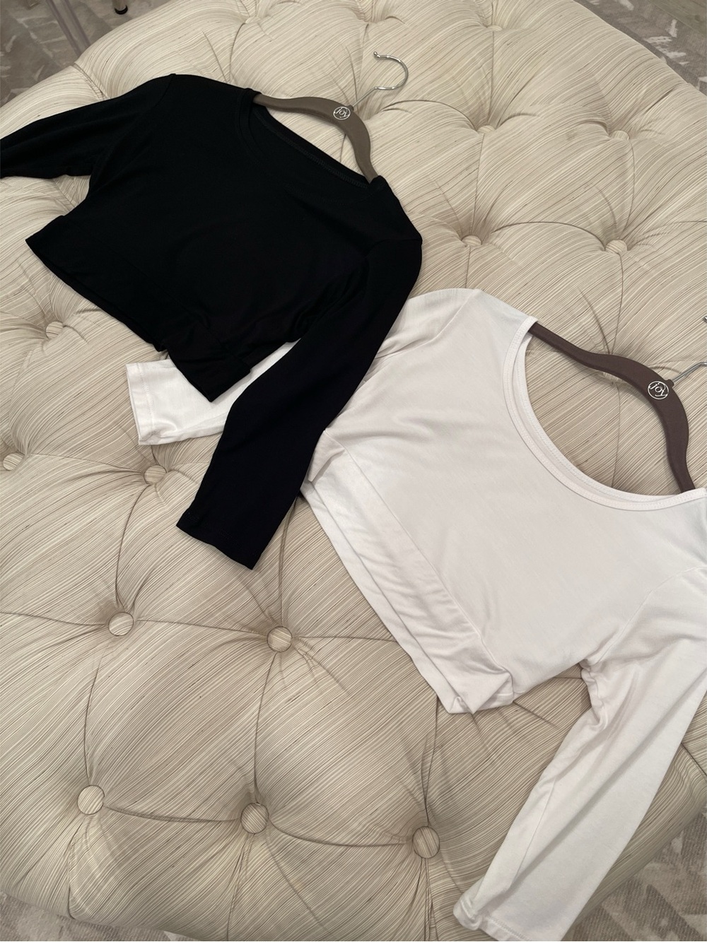 New Women's Long-Sleeve Scoop Neck Crop Top - Black & White